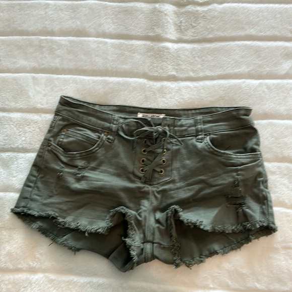 Billabong khakis green cutoff shorts - Picture 1 of 4